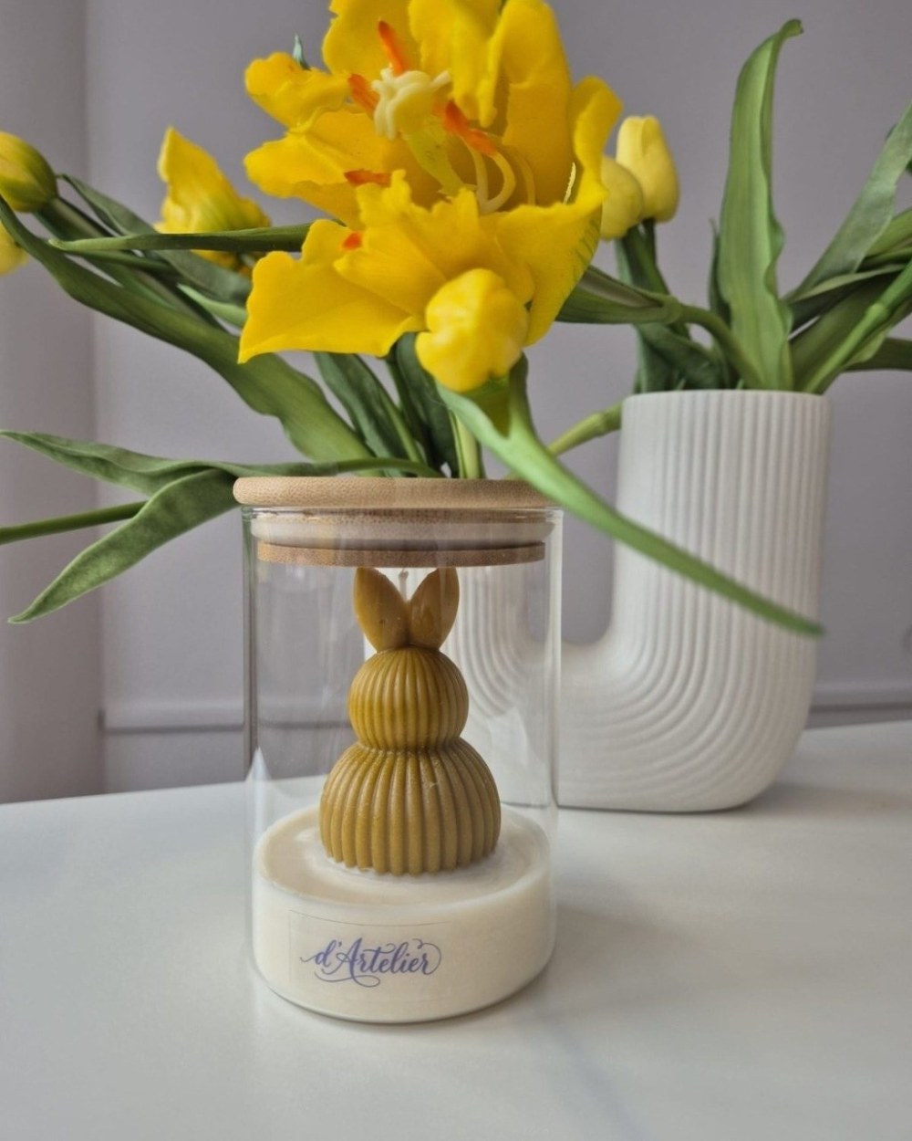Lumânare handmade iepuraș auriu, ceară de albine